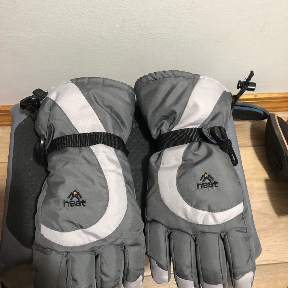 Heat Men’s Gray and White Heat Insulated Winter Gloves Size Medium